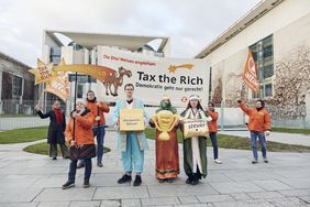 Sternsinger*innen vor dem Kanzleramt