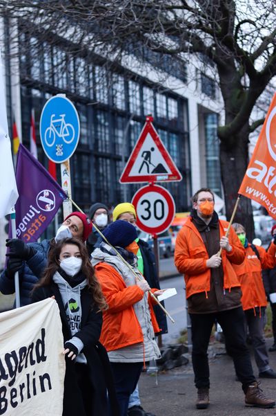 Bild von einigen Aktivist:innen bei der Kundgebung